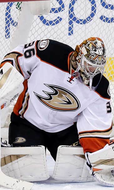 Gibson solid again as Ducks beat Avalanche 2-1